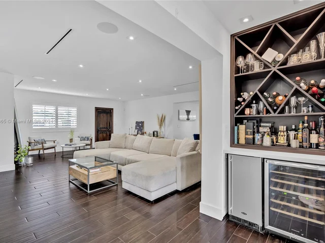 7749 SW 34th Ter, Miami FL 33155