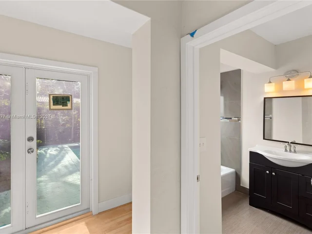 5614 San Vicente St, Coral Gables FL 33146