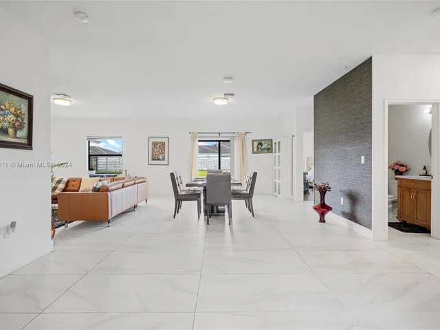 19034 SW 135th Ave, Miami FL 33177