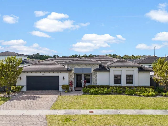 19034 SW 135th Ave, Miami FL 33177