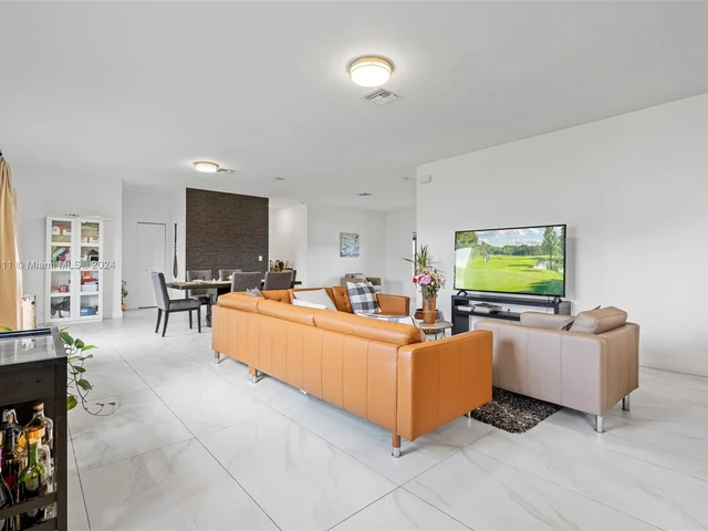 19034 SW 135th Ave, Miami FL 33177