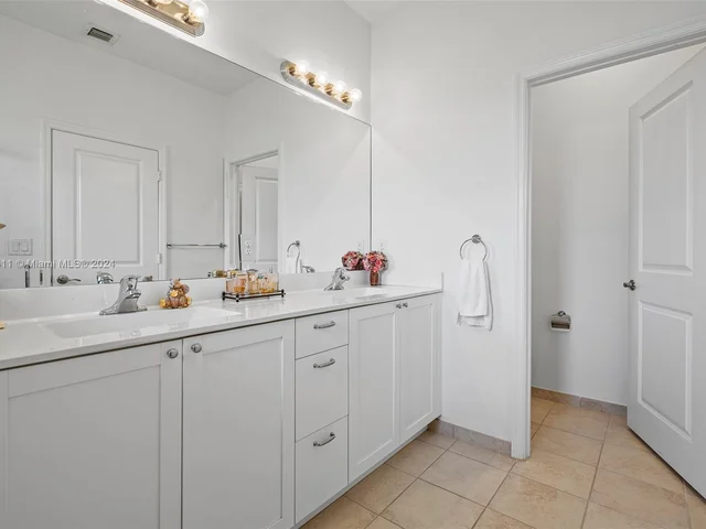 19034 SW 135th Ave, Miami FL 33177