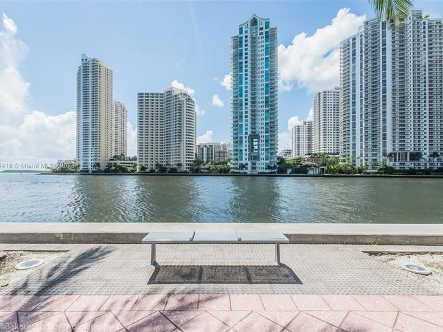 325 S Biscayne Blvd # 3624, Miami FL 33131