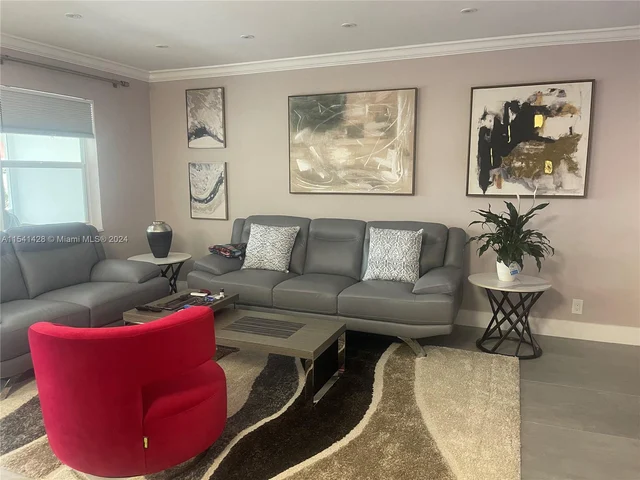 581 Blue Heron Dr # B, Hallandale Beach FL 33009