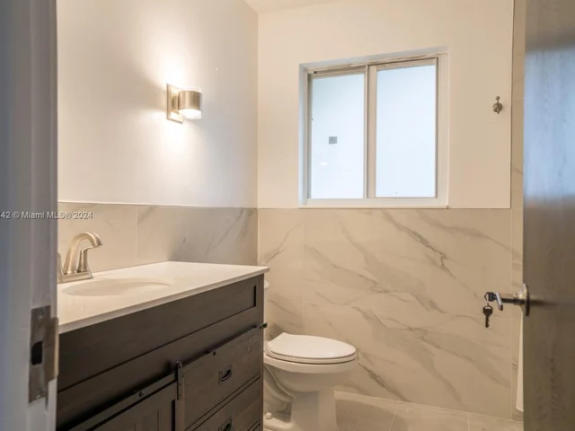 4407 Arthur St, Hollywood FL 33021