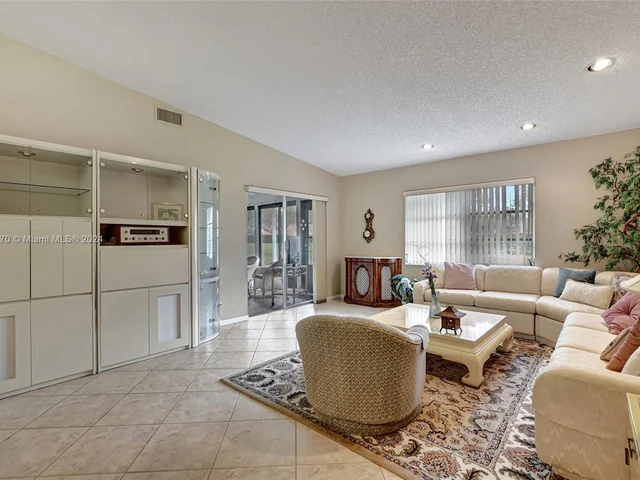 8171 Sweetbriar Way, Boca Raton FL 33496