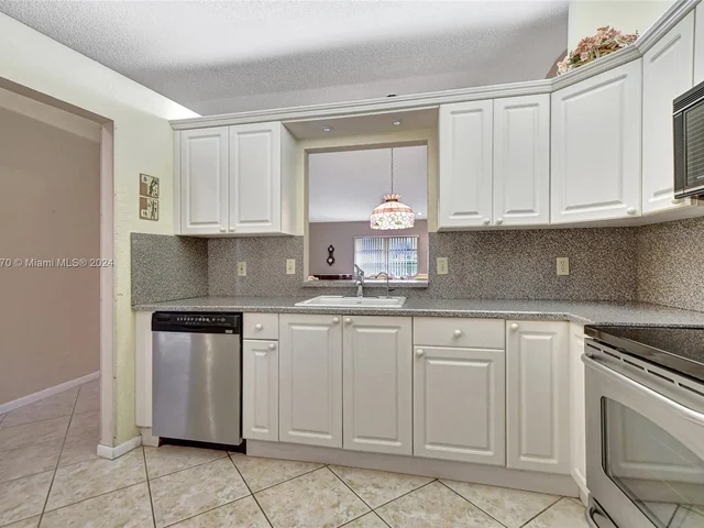 8171 Sweetbriar Way, Boca Raton FL 33496