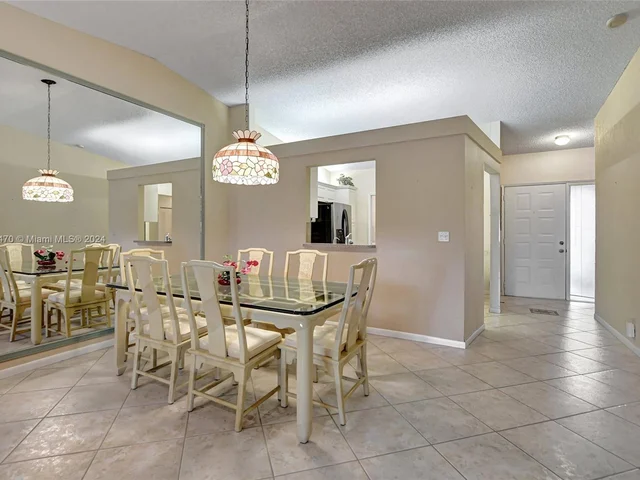 8171 Sweetbriar Way, Boca Raton FL 33496