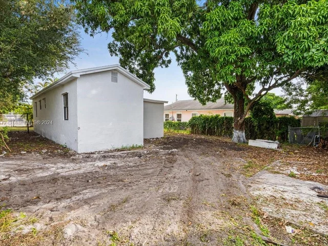 3040 NW 63rd St, Miami FL 33147