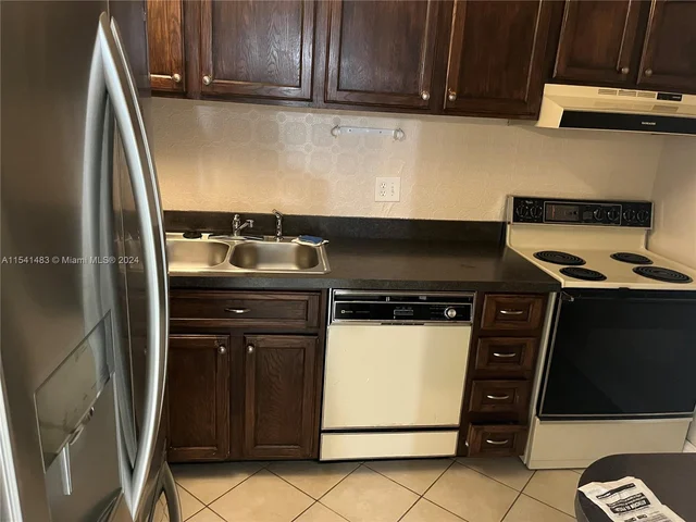 3730 Inverrary Dr # 1K, Lauderhill FL 33319