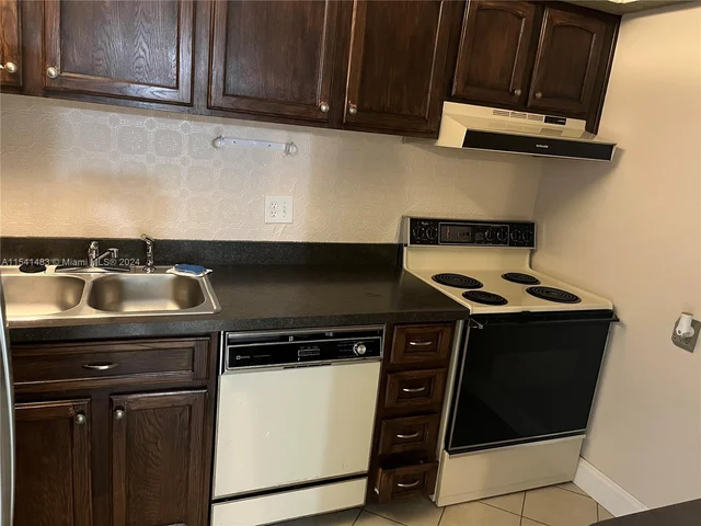 3730 Inverrary Dr # 1K, Lauderhill FL 33319