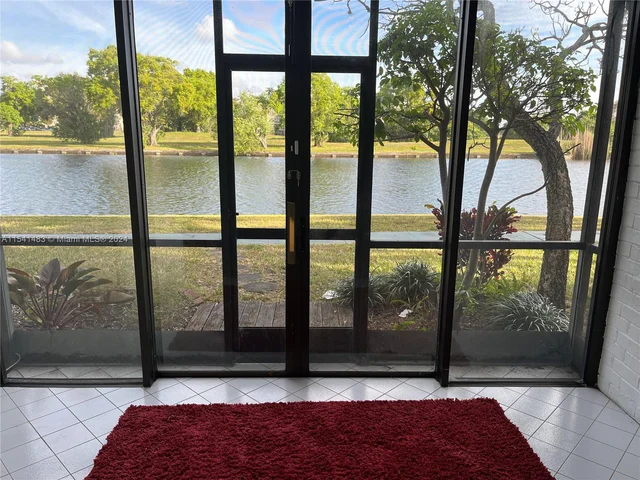 3730 Inverrary Dr # 1K, Lauderhill FL 33319