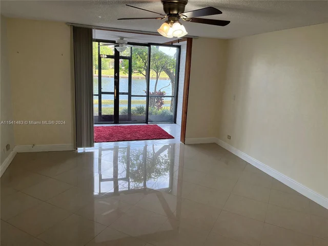 3730 Inverrary Dr # 1K, Lauderhill FL 33319