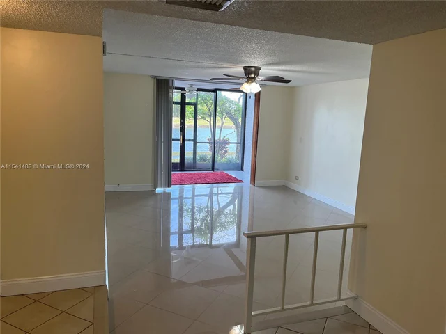 3730 Inverrary Dr # 1K, Lauderhill FL 33319