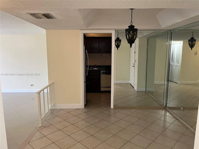 3730 Inverrary Dr # 1K, Lauderhill FL 33319