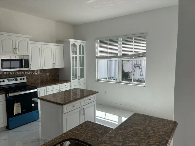 8782 NW 178th Ln, Hialeah FL 33018