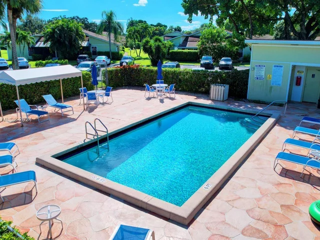 4245 Willow Pond Cir, West Palm Beach FL 33417