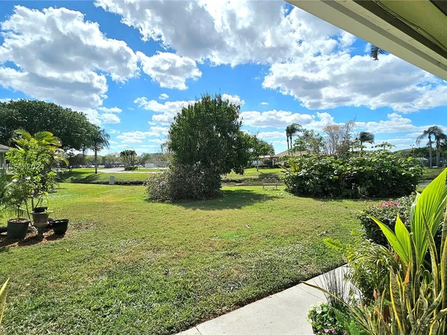 4245 Willow Pond Cir, West Palm Beach FL 33417