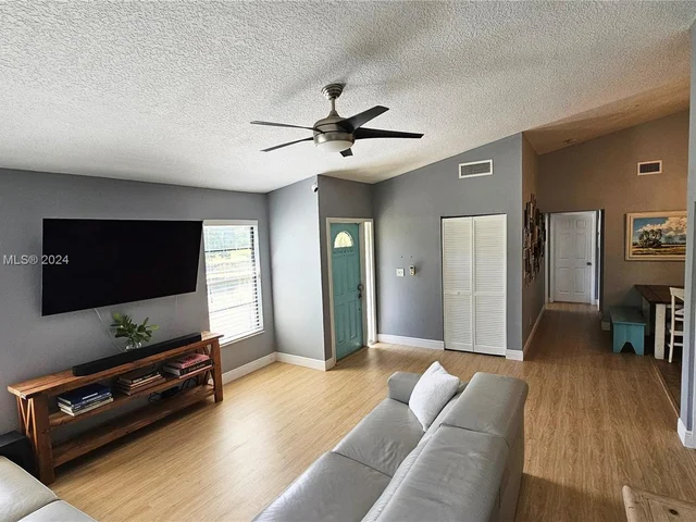 4245 Willow Pond Cir, West Palm Beach FL 33417