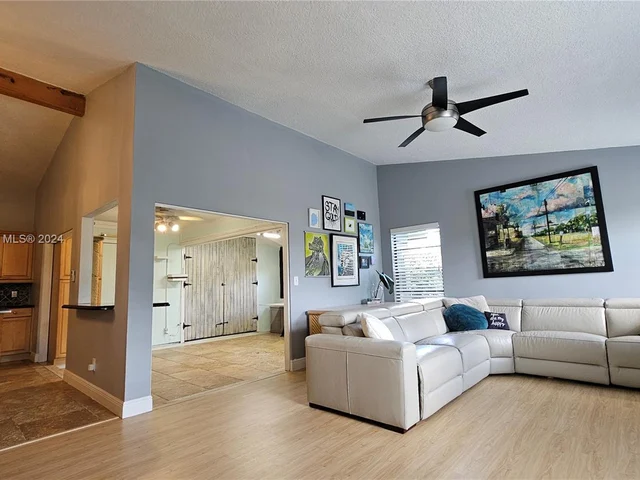 4245 Willow Pond Cir, West Palm Beach FL 33417