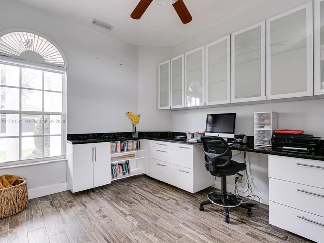 8319 NW 43rd St, Coral Springs FL 33065