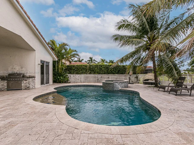 8319 NW 43rd St, Coral Springs FL 33065