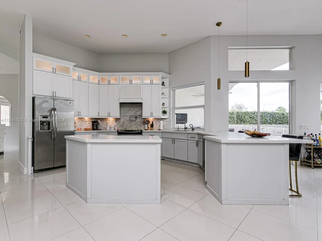 8319 NW 43rd St, Coral Springs FL 33065