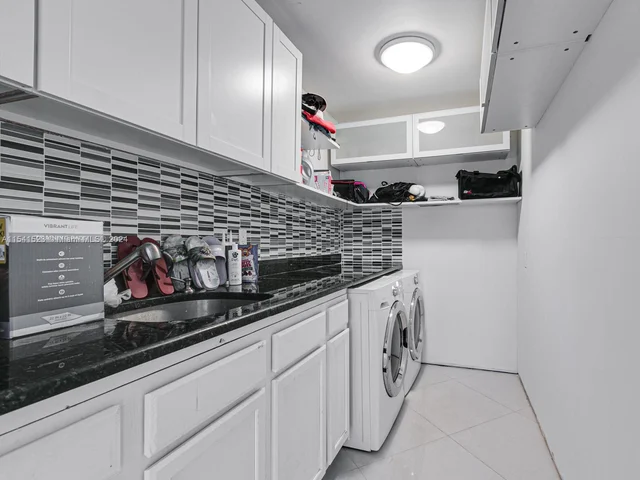 8319 NW 43rd St, Coral Springs FL 33065