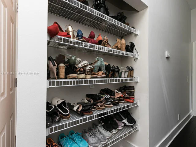 8319 NW 43rd St, Coral Springs FL 33065