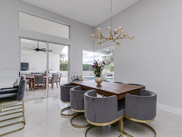 8319 NW 43rd St, Coral Springs FL 33065