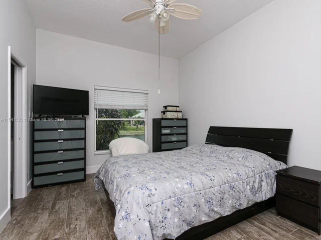 8319 NW 43rd St, Coral Springs FL 33065