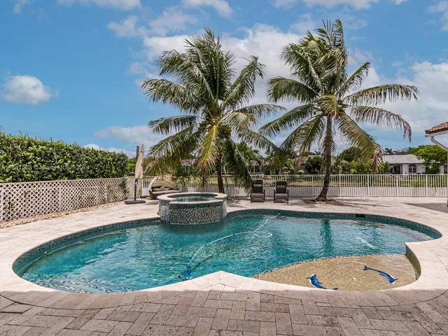 8319 NW 43rd St, Coral Springs FL 33065