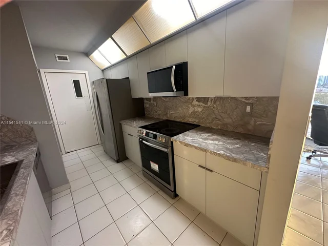 19707 Turnberry Way # 14B, Aventura FL 33180