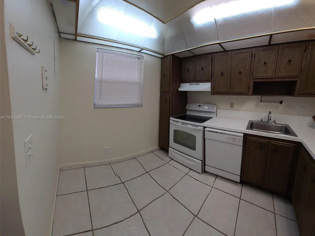 5525 N Lakewood Cir N # 212, Margate FL 33063