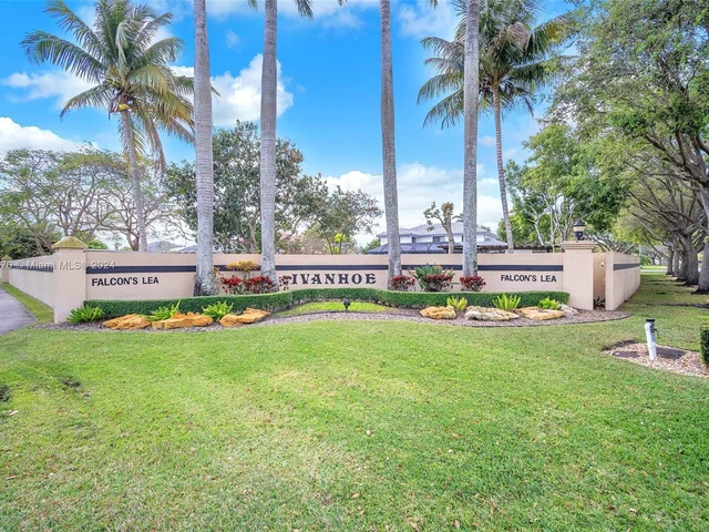 6221 Manchester Ln, Davie FL 33331