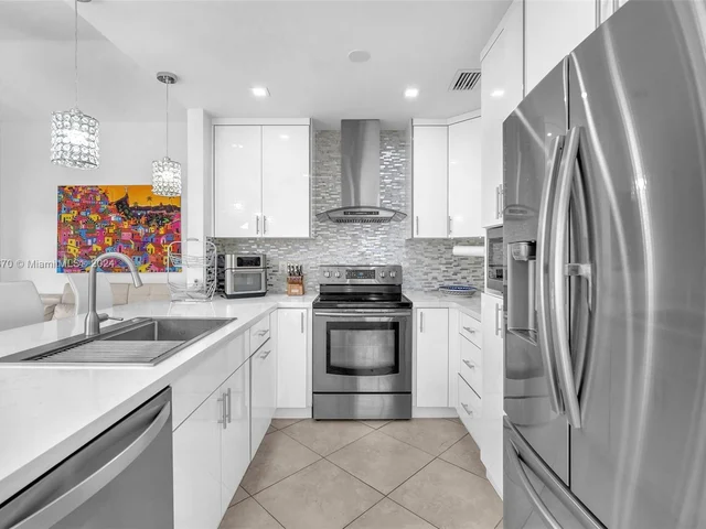 6221 Manchester Ln, Davie FL 33331