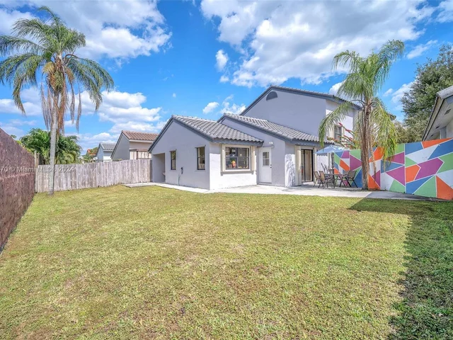 6221 Manchester Ln, Davie FL 33331