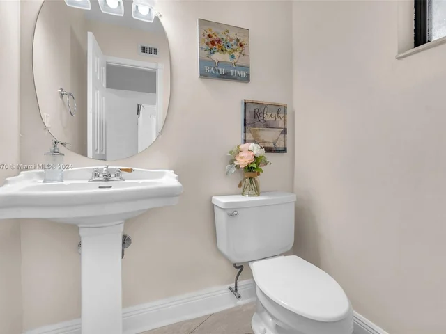 6221 Manchester Ln, Davie FL 33331