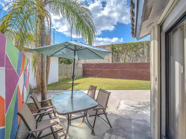 6221 Manchester Ln, Davie FL 33331