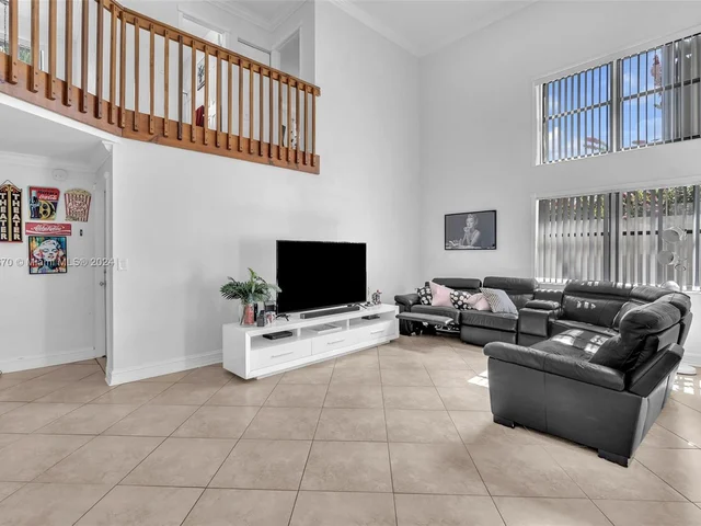 6221 Manchester Ln, Davie FL 33331