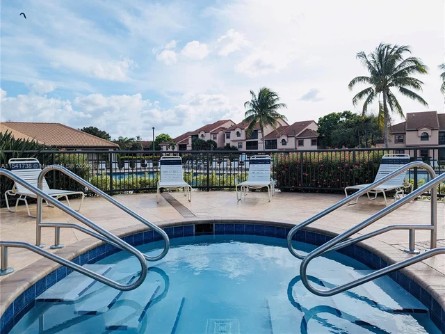 10700 NW 14th St # 142, Plantation FL 33322