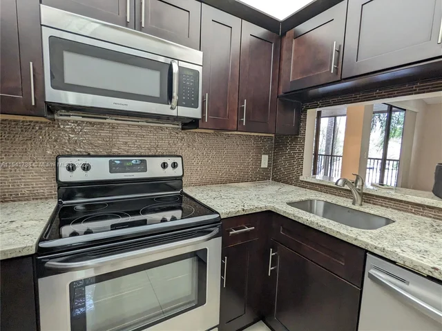 10700 NW 14th St # 142, Plantation FL 33322