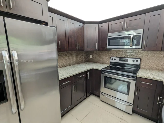 10700 NW 14th St # 142, Plantation FL 33322