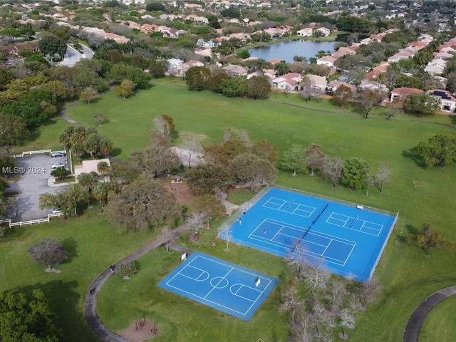 10700 NW 14th St # 142, Plantation FL 33322