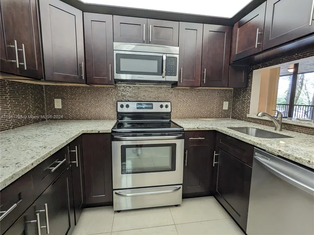 10700 NW 14th St # 142, Plantation FL 33322