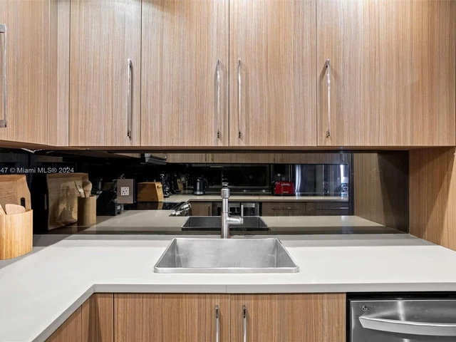 5151 E Collins Ave # 1519, Miami Beach FL 33140