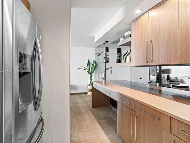 5151 E Collins Ave # 1519, Miami Beach FL 33140