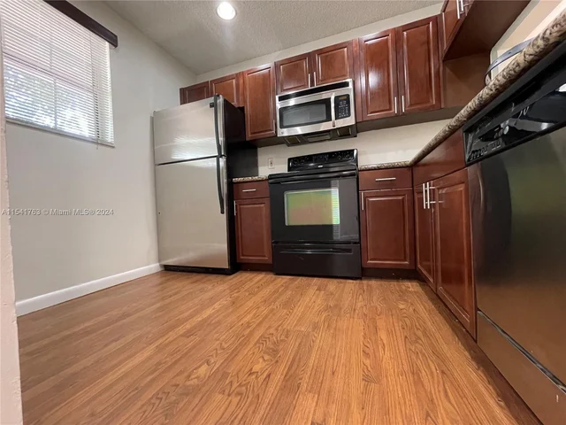 10336 NW 8th St # 204, Pembroke Pines FL 33026