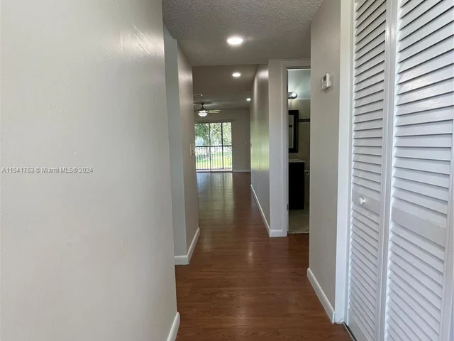 10336 NW 8th St # 204, Pembroke Pines FL 33026