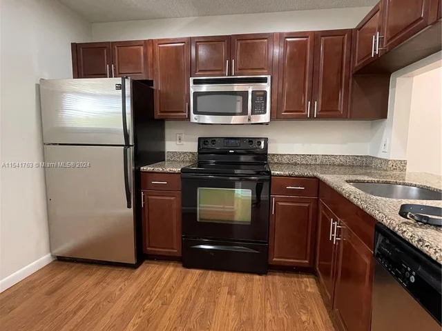 10336 NW 8th St # 204, Pembroke Pines FL 33026